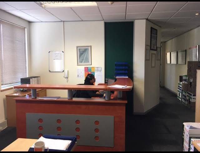 120M² OFFICE RENTED IN PINELANDS